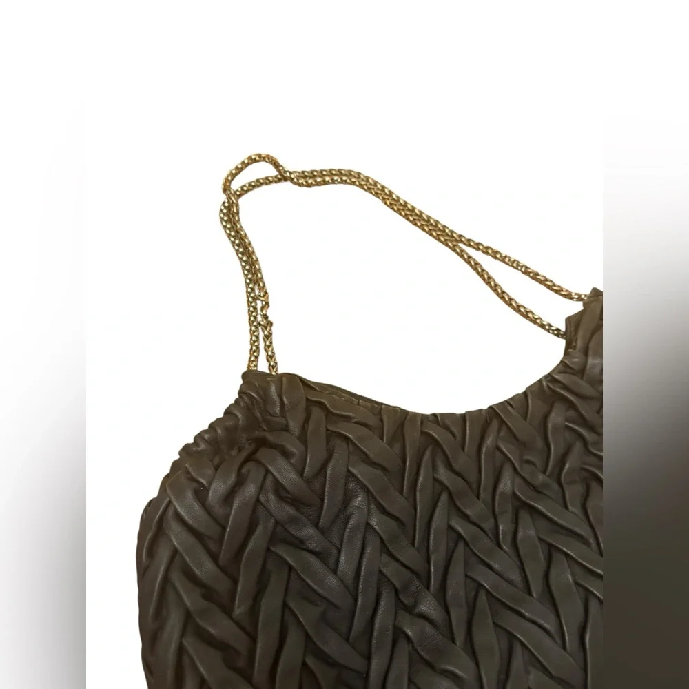 Elie Tahari Beverly chain link leather hobo/tote bag in Mushroom. GUC.